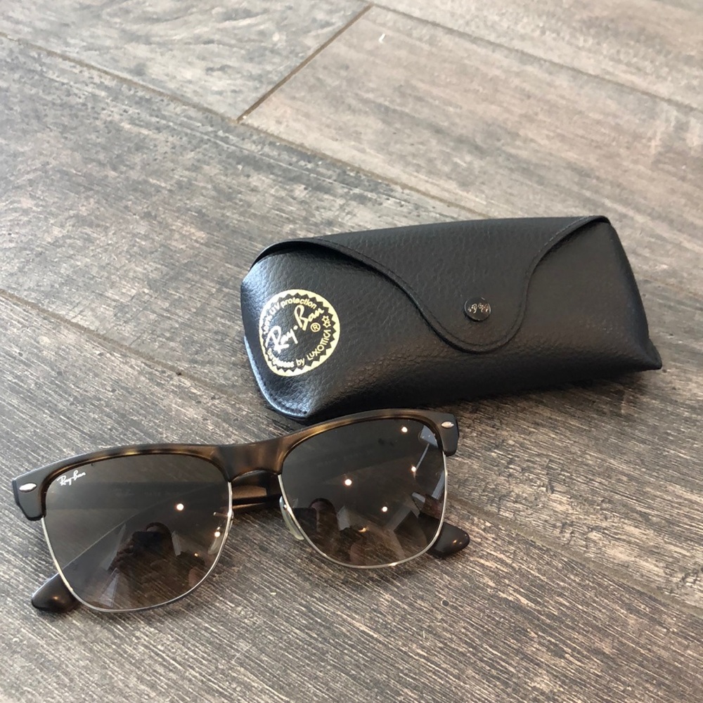 Brown/tortoise ray ban sunglasses case included